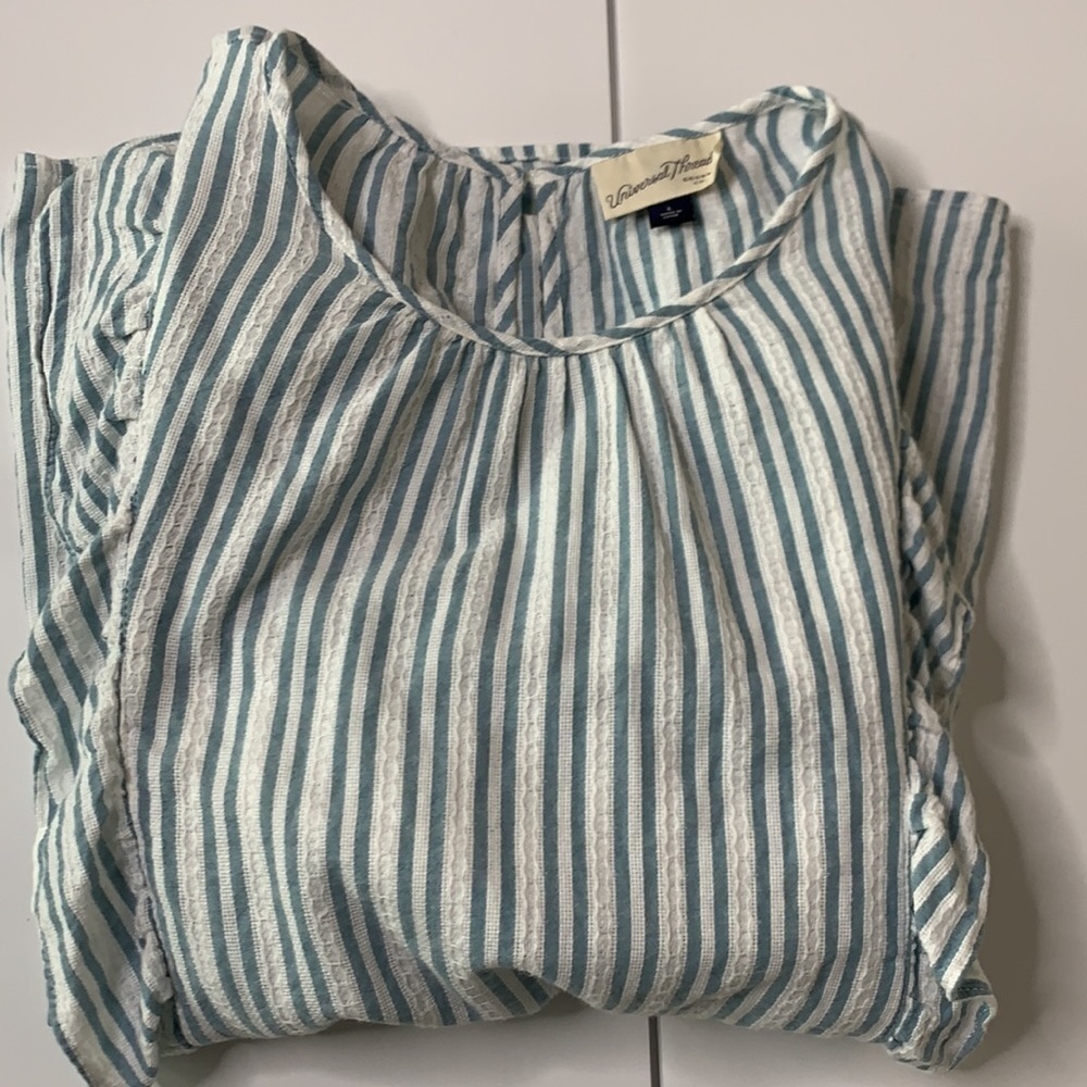 Universal Threads ruffle top - Picture 6 of 8